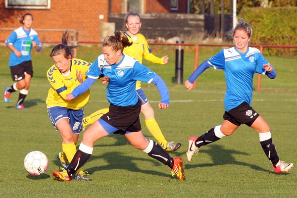 NÆSBY SLOG STÆRKT HILLERØDHOLD