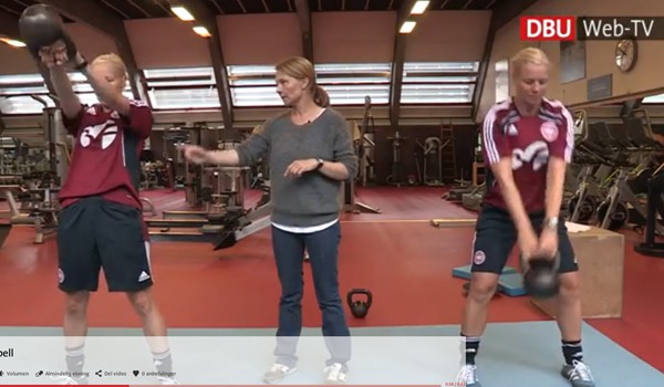 Piger mere udsatte for korsbåndsskader – sådan kan du mindske risikoen