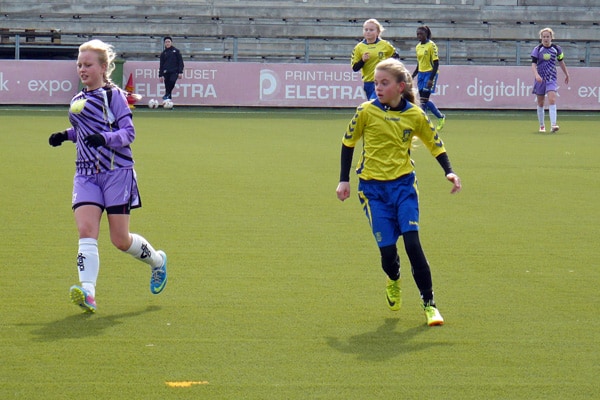 Brøndbys U14-piger prøvede kræfter med stærke svenskere