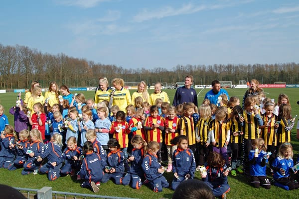 U7-stævne i Brøndby med masser af fight, fodbold og glade piger