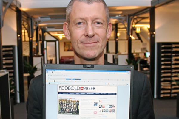 FODBOLD FOR PIGER med til at vælge Europas Bedste Kvindelige Fodboldspiller