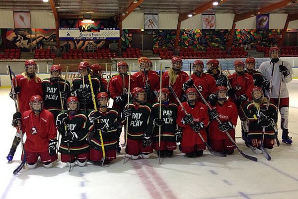 Næsbys U15- og U17-piger sluttede året med ishockey, gymnastik og hygge