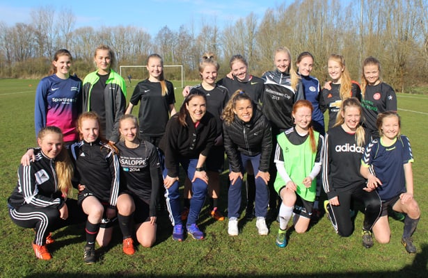 Fortuna-profiler trænede fodboldpigerne på Aabybro Efterskole