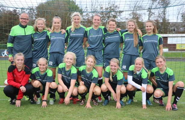 Seriøse fodboldpiger på Lyngs Idrætsefterskole