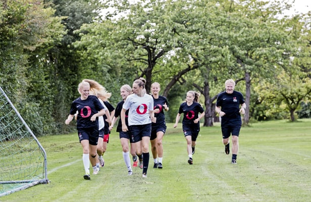 Her går fodbold og gymnasium op i en højere enhed