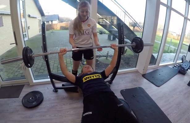 Livet som fodboldpige på ISI