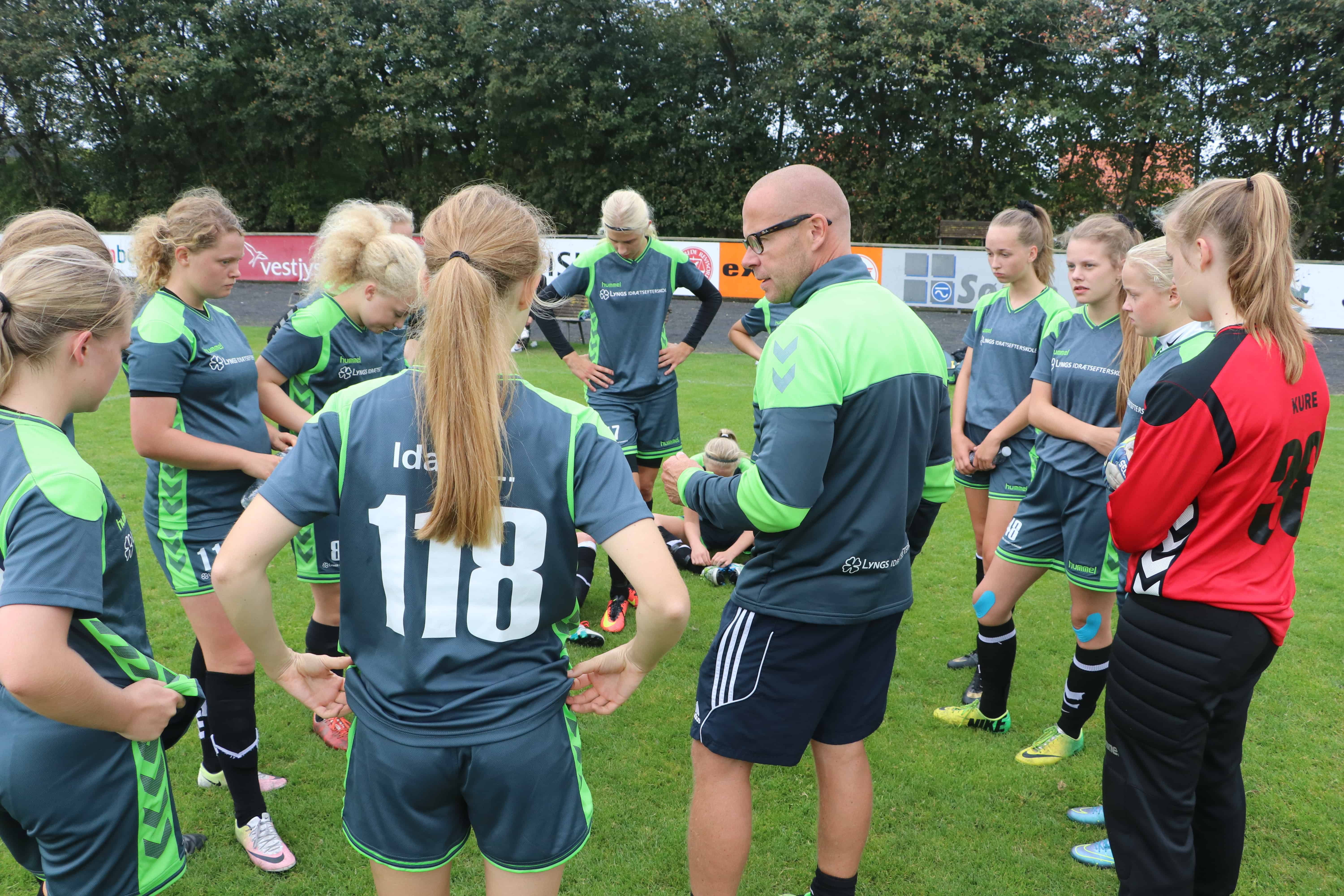 Lyngs træner på kursus med toppen af dansk fodbold