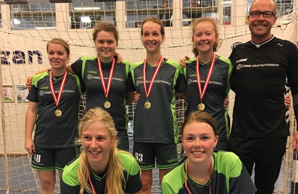 Lyngs idrætsefterskole vinder DM i indendørs fodbold