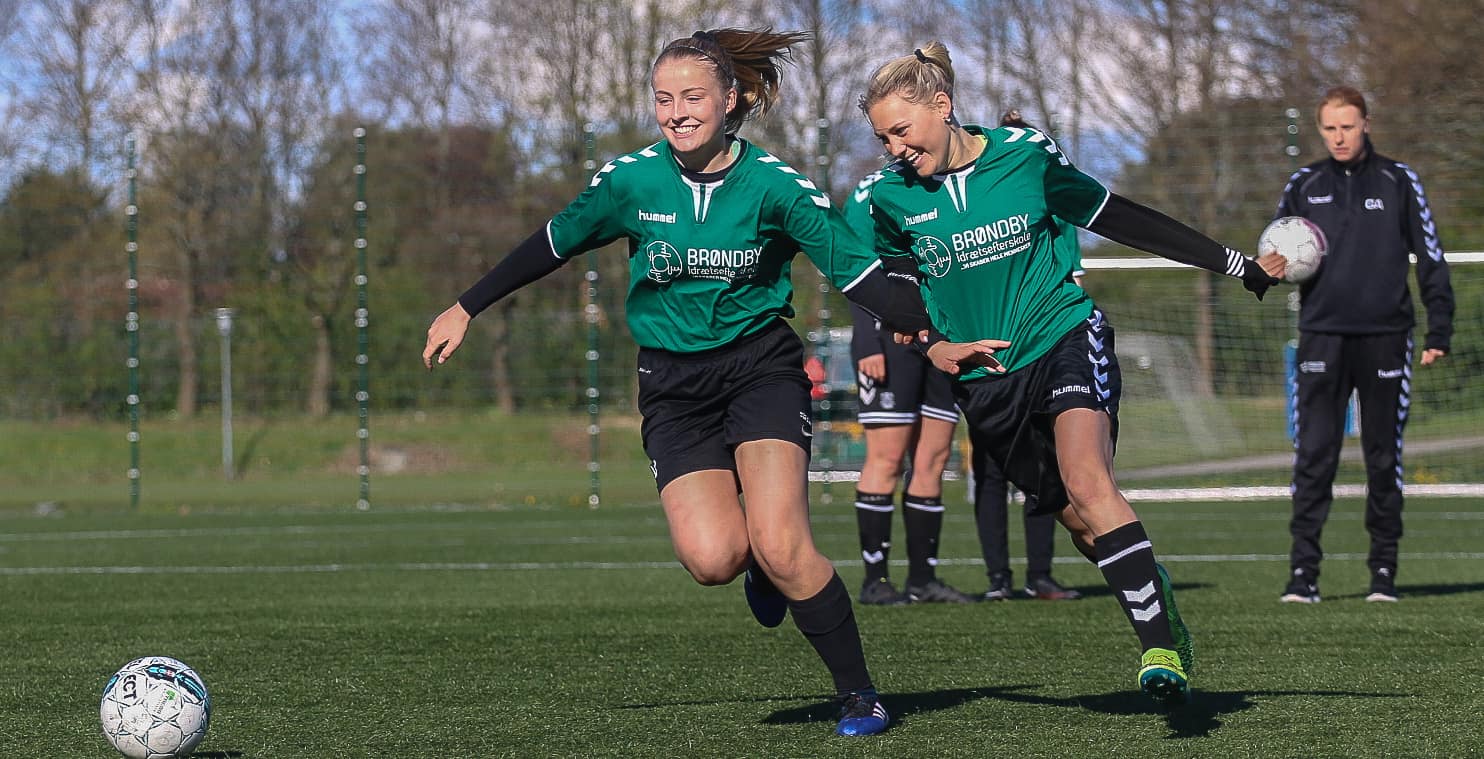 Store fodbolddrømme med plads til veninderne