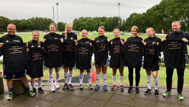 Guld til fodboldpigerne fra Lyngs Idrætsefterskole til DGI Landsstævnet