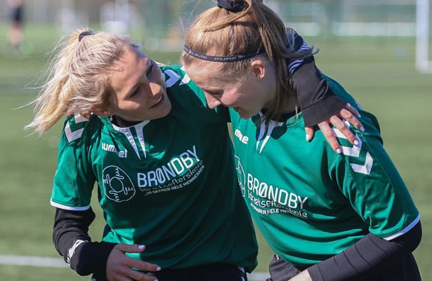 Brøndby Idrætsefterskole inviterer til pigefodbold-camp