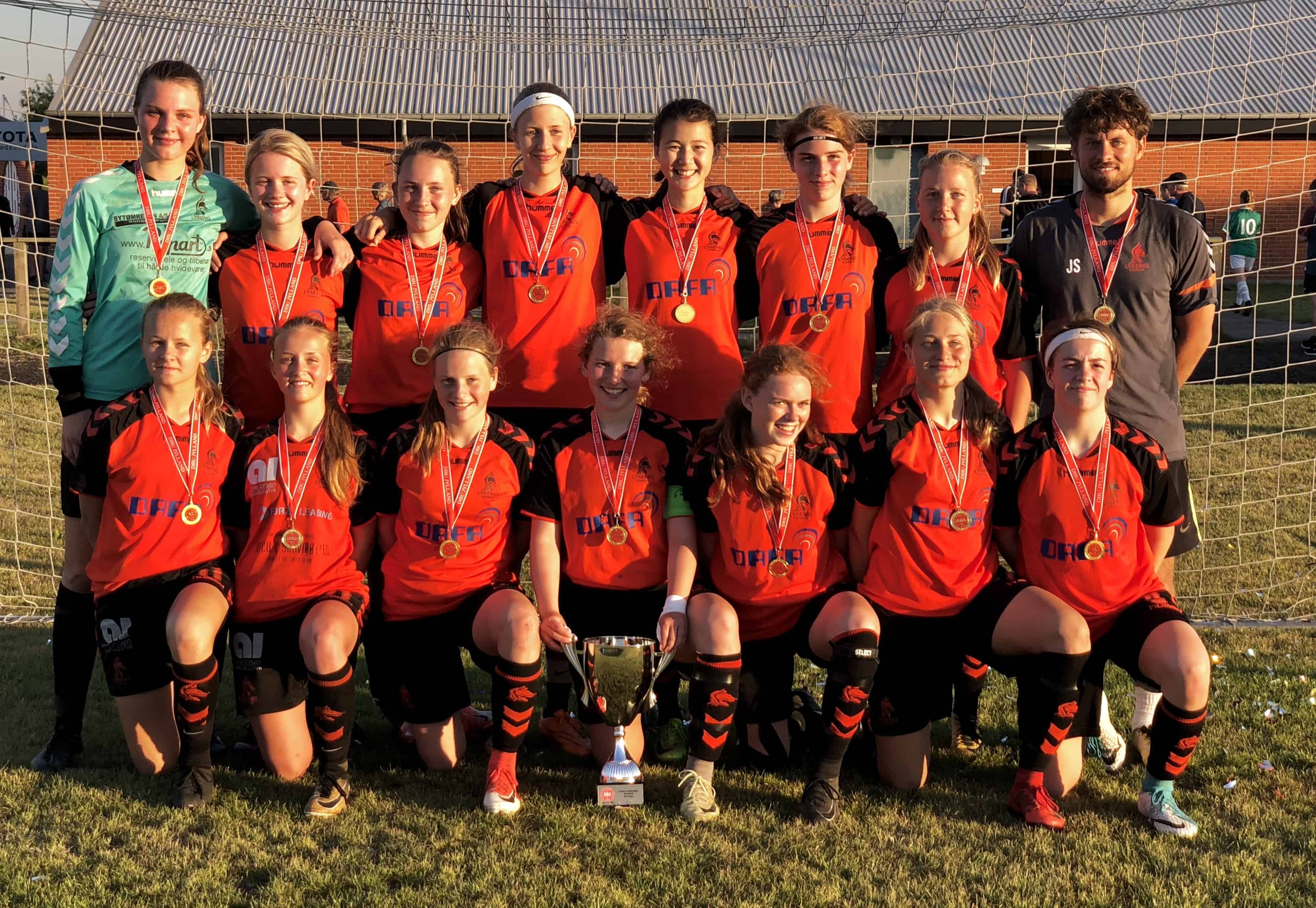 Lysengs U16 piger genvandt pokalen