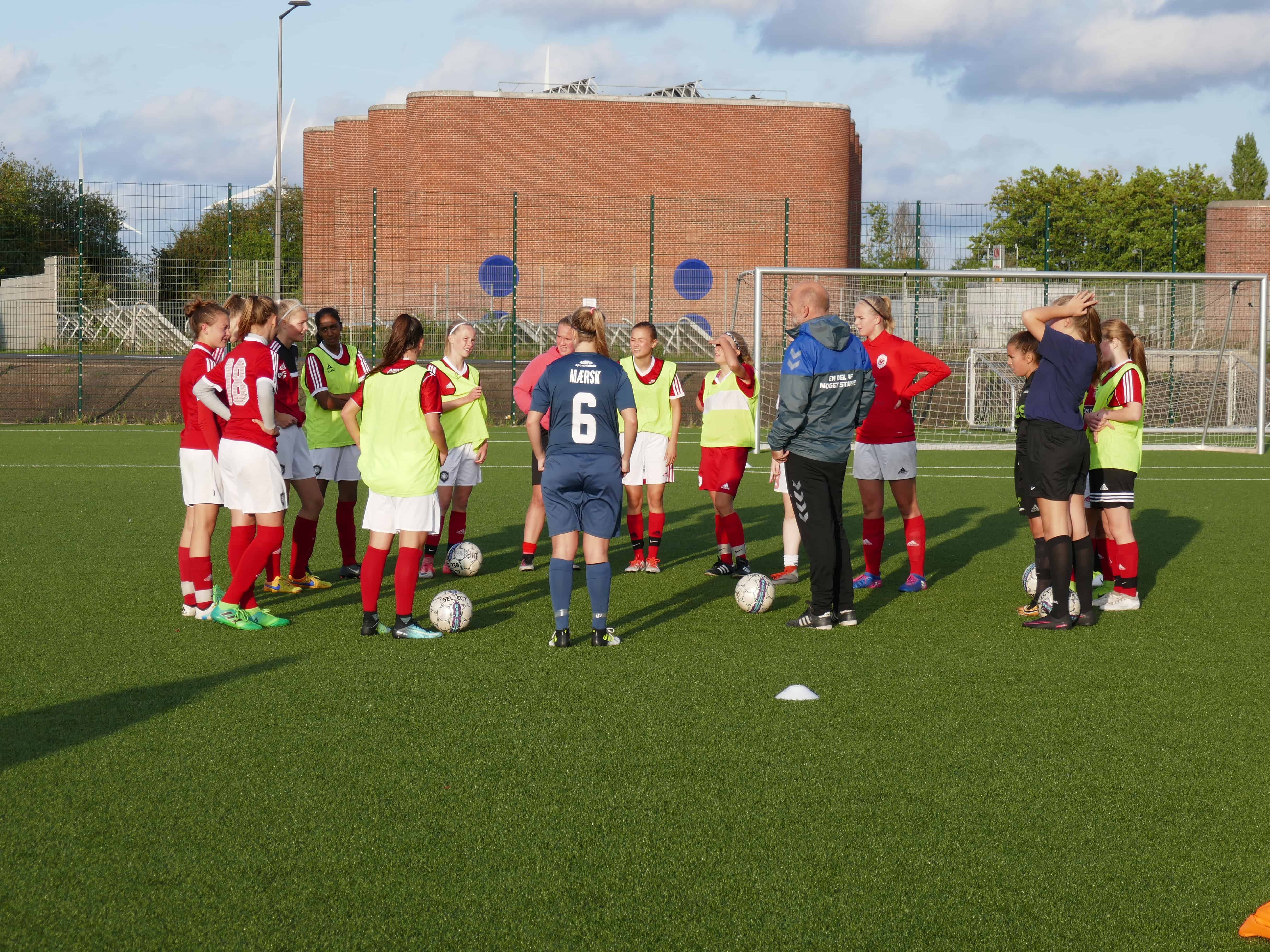 Åben træning for U16 og U18 piger i Sundby Boldklub