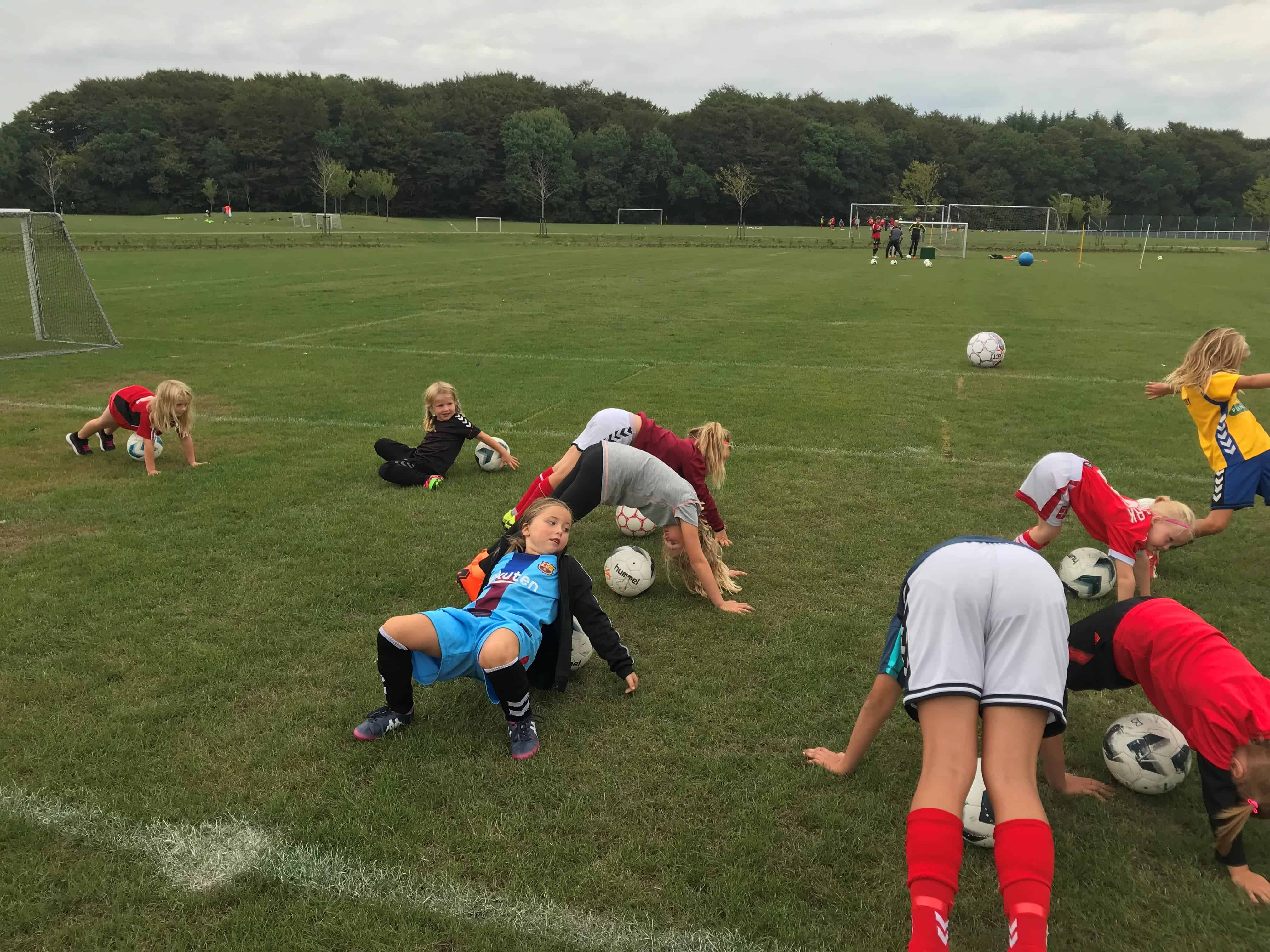 De mindste VB-piger i gang efter ferien