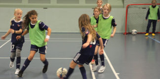 B.93 afholder stort indendørs pigestævne