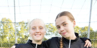 Ny på efterskole: Ærkerivaler mødes på en af Danmarks bedste idrætsefterskoler og bliver veninder.