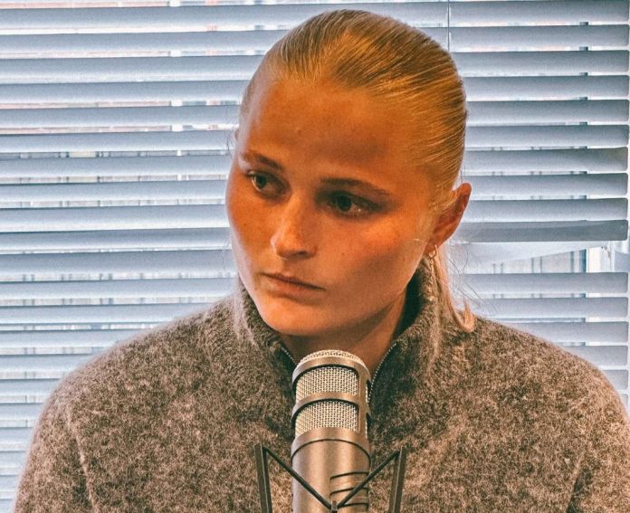 VORES KVINDELIGA Cecilie Larsen LILLE