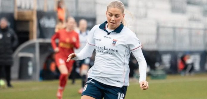 Mie Lerche i aktion for AGF